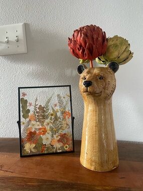Brown Bear head / bust figurine shaped ceramic vase.